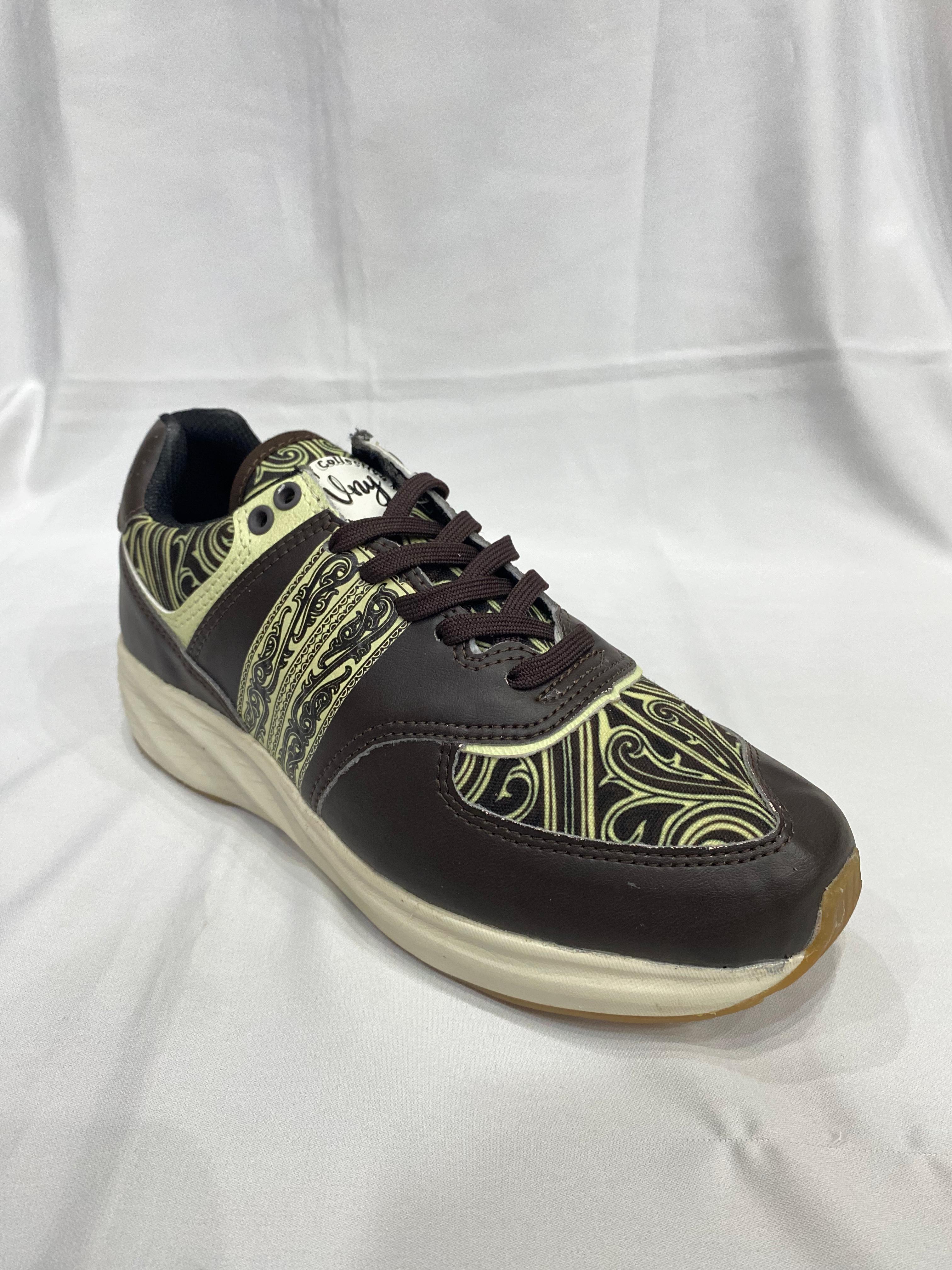 Sneakers Motif Toba Brown